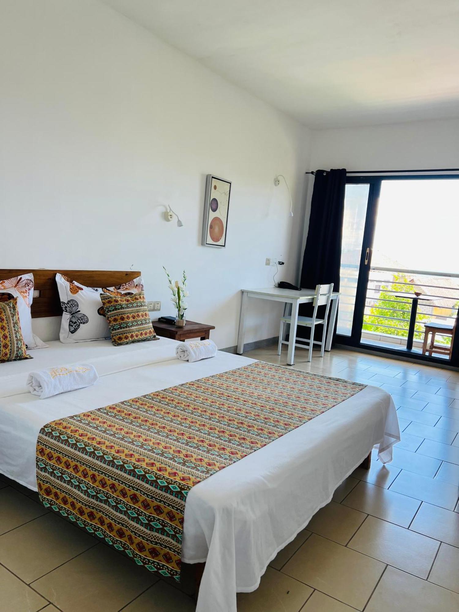 Hotel Ambatoloaka Nosy Be Exterior photo